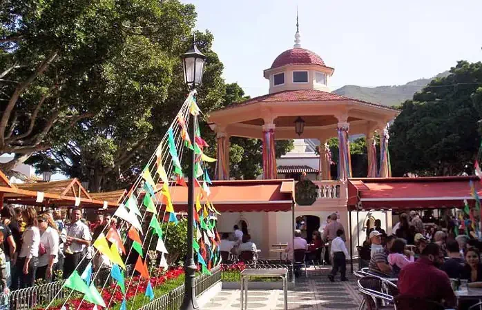  Terase numa’ bune de discutat vremea și standurile greu de trecut cu vederea din Los Silos