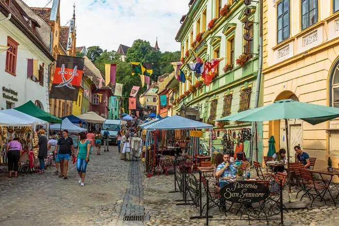 Piața centrală a vechii cetăți