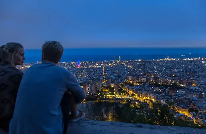 Dacă vrei să simți că aveți Barcelona la picioare, aruncați-i o privire de pe Bunkers del Carmen