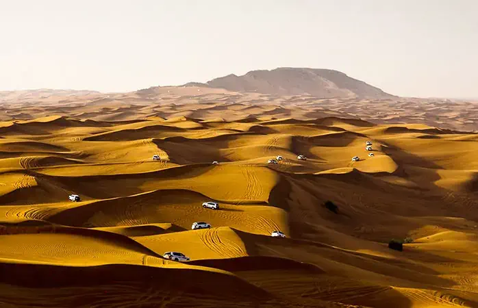 Condus pe dune în Nisipurile Sharqiya, Oman.