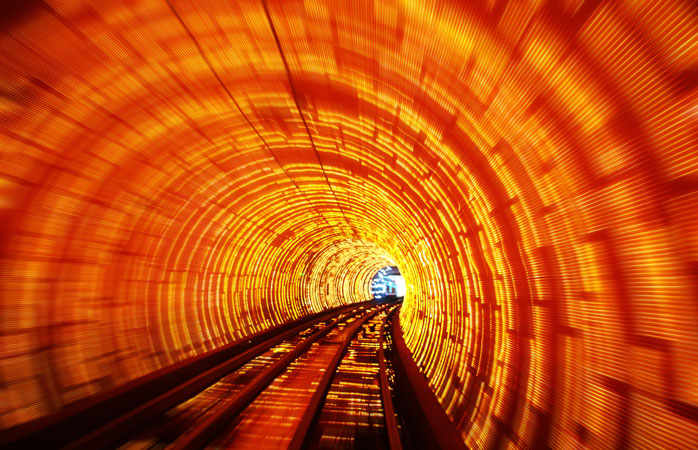 Tunelul touristic Bund, Shanghai, China. Foto: trioptikmal