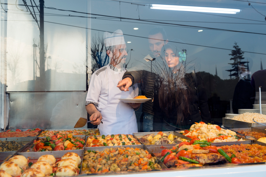 Vitrină a restaurantului turcesc pe care îți va fi greu să o treci cu vederea