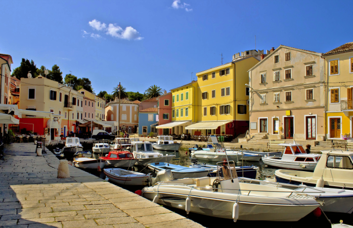 Portul elegant din Veli Lošinj.