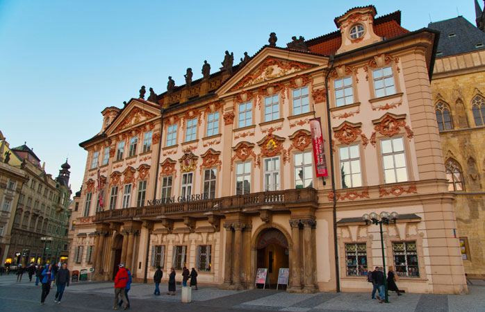 În anumite zile, Galeria Națională din Praga oferă intrare liberă la toate expozițiile sale