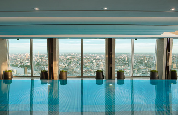 hotel-Shangri-la-londra-hoteluri-cu-piscine-piscina-pe-acoperis-piscine-uimitoare