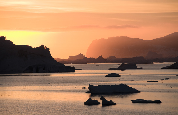  Doar tu, ghețarii plutitori și cel mai tăcut răsărit în Antarctic Sound 