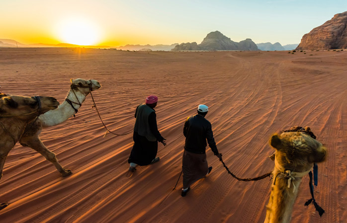  Nu trece prin viața asta fără să vezi deșertul înflăcarat din Wadi Rum