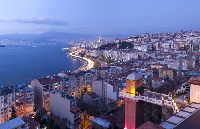 Panoramă deasupra portului din Izmir