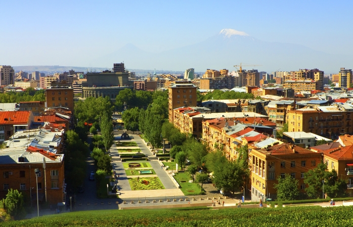 Cascada Yerevan într-o dimineață de vară