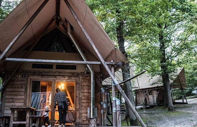 Întoarce-te în inima naturii cu un sejur în Huttopia Versailles