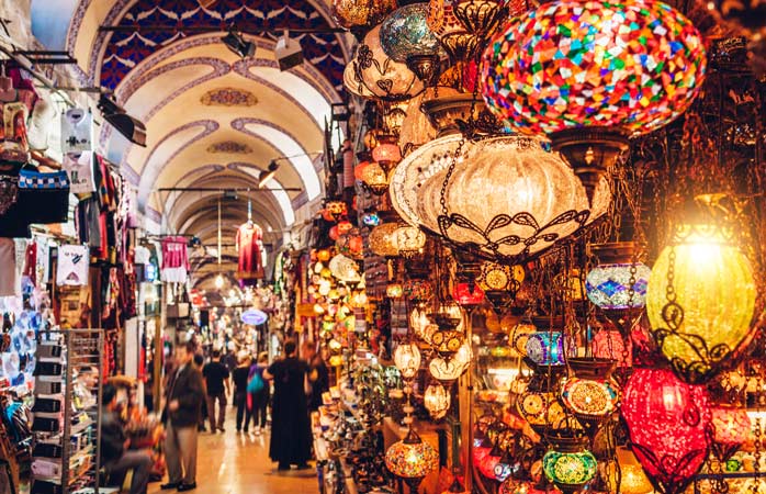N-ar trebui să-ți ia mult să te pierzi printre toate bijuteriile și ornamentele din Marele Bazar