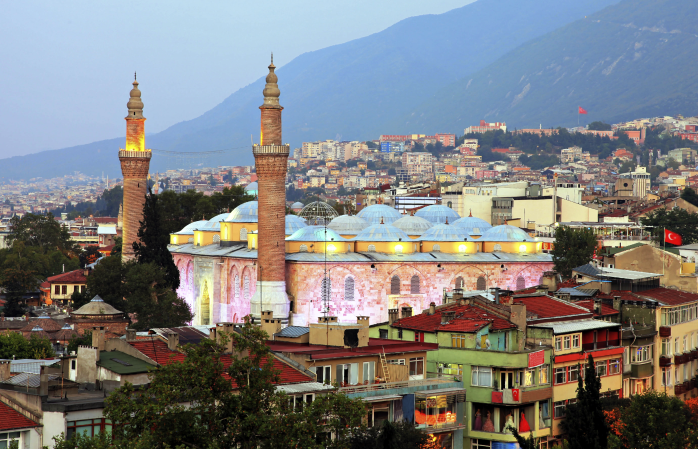 Coloratul Ulu Cami și orizontul din Bursa.