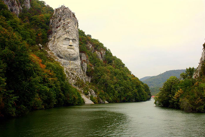 Capul lui Decebal și Cazanele Dunării - sculptura omului alături de cea a naturii