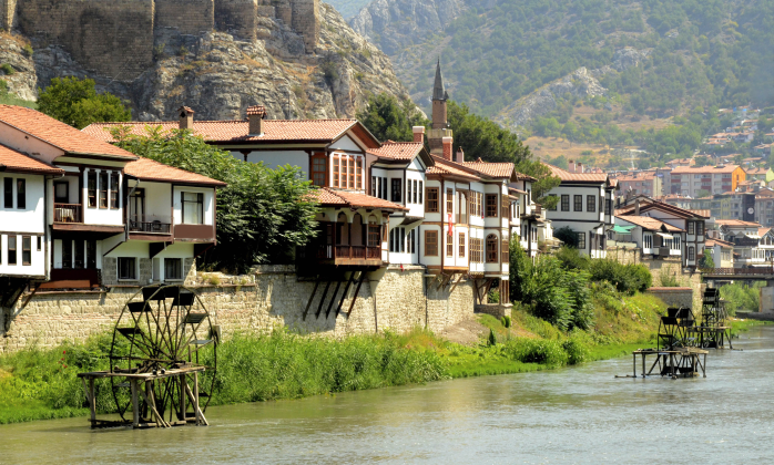 The quaint Yalıboyu houses alongside the Yeşilırmak River, Amasya.