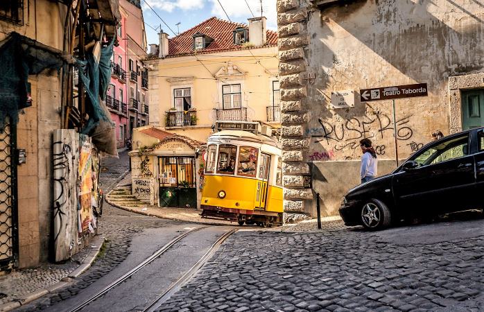 Celebrul tramvai galben numărul 28 din Lisabona 