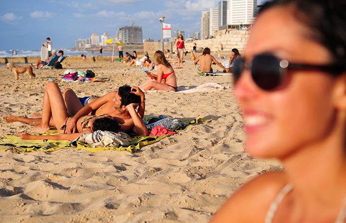 Tel Aviv este considerat de mulți unul din cele mai frumoase orașe cu plajă din lume.