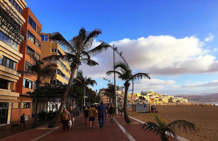  Plaja Las Canteras din Las Palmas de Gran Canaria este o încântare adusă ochiului și o mângâiere dulce destinată sufletului