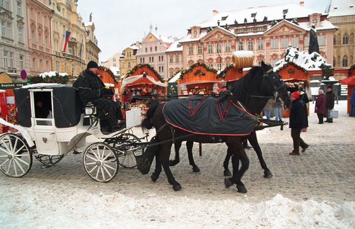 În piața din Centrul Vechi își face veacul cel mai grandios Târg de Crăciun din Praga