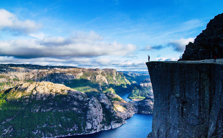 Probabil numai celebrele fiorduri scandinave ar mai putea astâmpăra setea de aventură a vărsătorului