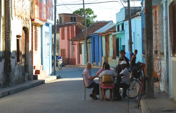 La un pahar de vorbă pe străzile cubaneze... cam așa-i șade bine racului