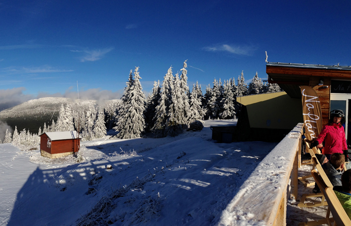 Nu poți să te plângi că, vrând să iei o pauză de schi, n-ai cu ce-ți clăti ochii în Spindleruv Mlyn © romanboed