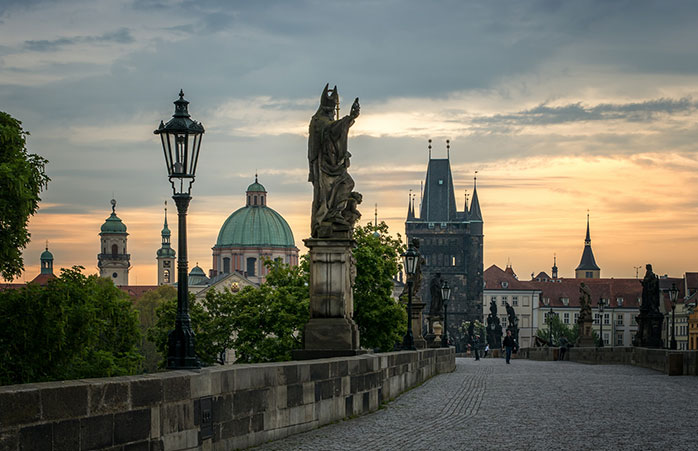 Din istoria niciunui cuplu care se respectă nu va lipsi plimbarea de pe Podul Charles din Praga