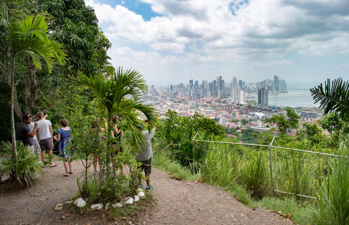 Dealul Ancon Hill - o priveliște de vechi și nou deopotrivă, pe deasupra orașului Panama