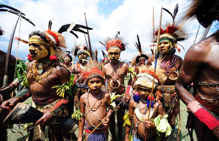 Goroka, un spectacol tribal care respiră culoare