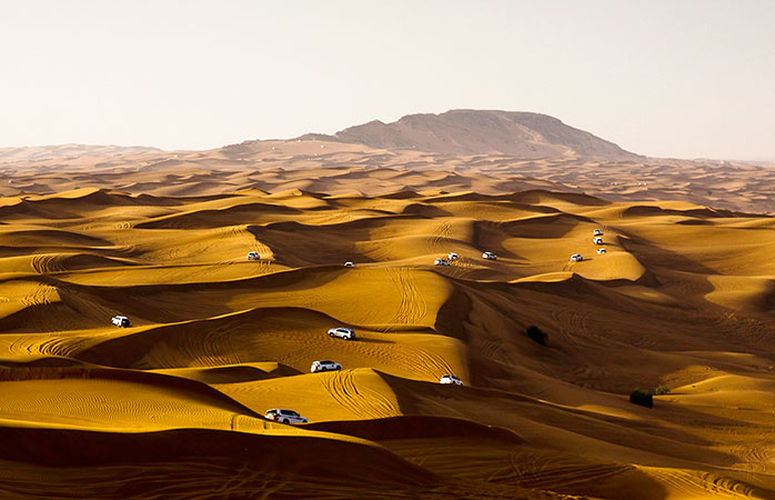 Condus pe dune în Nisipurile Sharqiya, Oman.