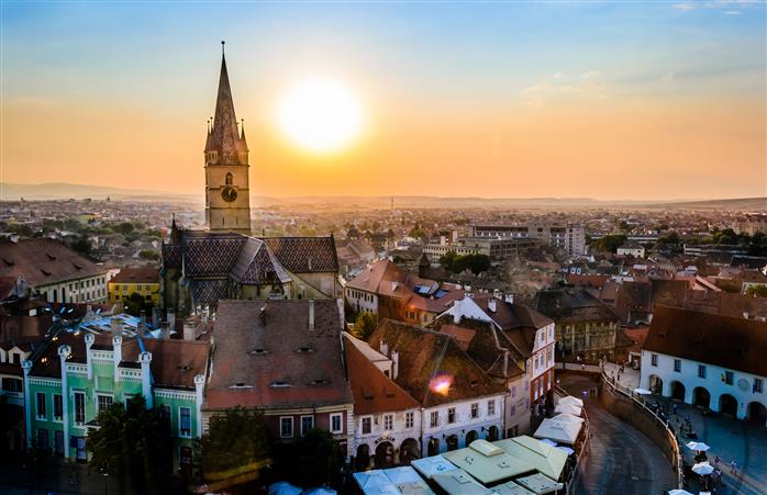 Când parcă nici soarele nu vrea să apună și să părăsească Sibiul