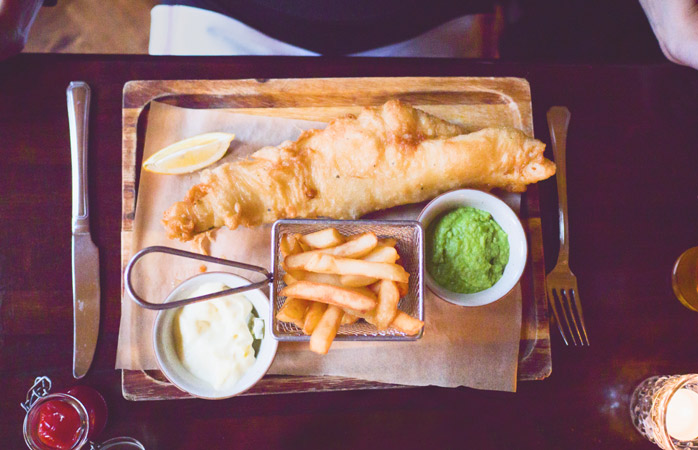 Fish and chips este chintesența meselor din Regatul Unit