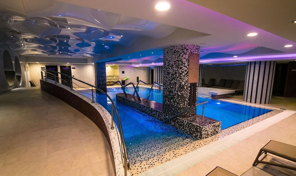 Piscină
