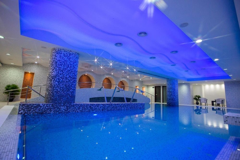 Piscină