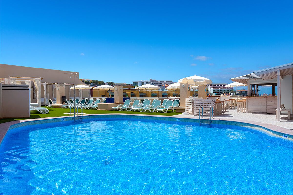 Piscină